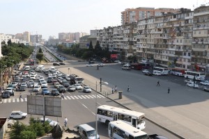 Bakının ən qarışıq yolunda asma piyada keçidi inşa edilir - FOTO