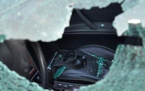 Bakıda maşınların şüşələrini sındırıb qaçdılar - Müəmmali olay