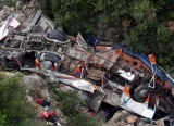 Avtobus dərəyə aşdı: 17 ölü, 28 yaralı