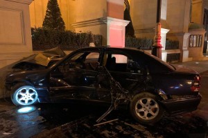 Bakıda 3 maşının iştirakı ilə qəza baş verdi: xəsarət alanlar var - VİDEO