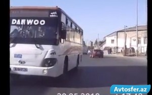 Avtobus sürücüsü yenə öz bildiyini edir - VIDEO