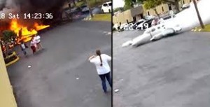 Təyyarə binaya çırpılaraq partladı: 2 ölü - VİDEO