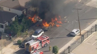 ABŞ-da təyyarə şəhər mərkəzinə düşdü:  Ölən var  - VİDEO