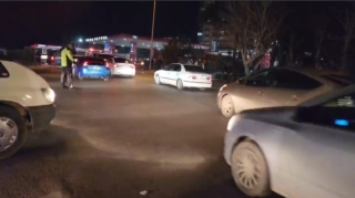 Yol polisi "Şamaxinka"da tıxaca qarşı belə mübarizə aparır  - VİDEO