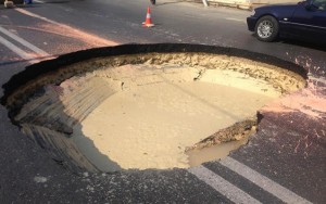 Bakıda daha bir yol çökdü – FOTO