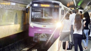 Bakı metrosunda İNSİDENT:  Gənc qıza qarşı əxlaqsızlıq edib yumruqla vurdu