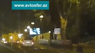 Bakıda "London taksisi" maşını piyadanın üstünə sürdü  - VİDEO