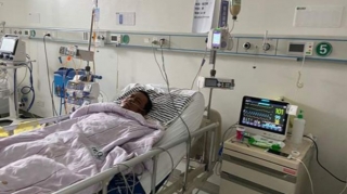 Çində koronavirusa yoluxaraq dərisinin rəngi dəyişən həkimlərdən biri ölüb