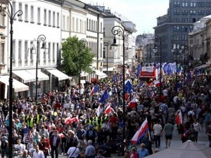 "Sarı jiletlər"i yolu bağladı