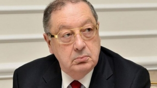 Prezident Cəmil Əliyevi təltif etdi 