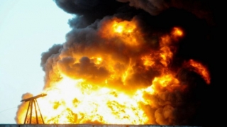 Bakıda ikimərtəbəli ev yanıb