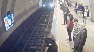 Metro tunelində qaçan qızlar bacı imiş - ““TikTok” çəkirdik” 