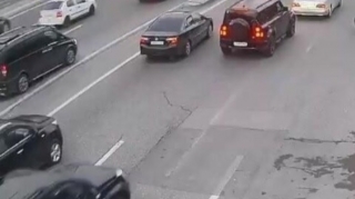 Özünü maşının altına atan piyadaların görüntüləri üzə çıxdı - VİDEO 