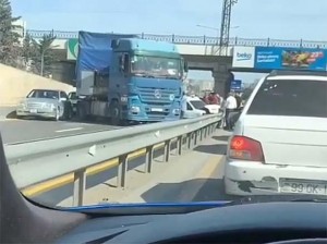 "TIR" iki "Mercedes"lə toqquşub – VİDEO