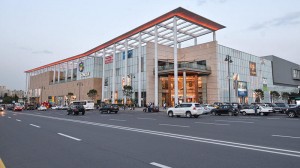 “Gənclik Mall”ın qarşısında dəhşət - Maşınlar üstündən keçdi, yerindəcə öldü