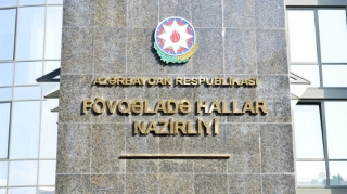 Bakıda yaşayış binasında təhlükəli vəziyyətlə üzləşən şəxs xilas edilib