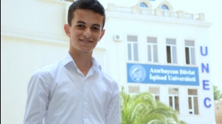Bakıda 685 bal toplamış tələbə intihar etdi - FOTO 