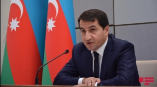 Hikmət Hacıyev:  Laçın yolunu azərbaycanlı etirazçılar deyil, Rusiya sülhməramlıları bağlayıb