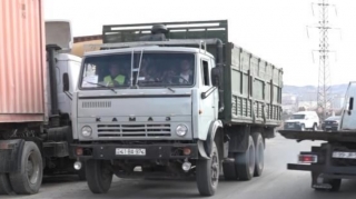 Müzakirə gedir, yeni CİHAZ yerləşdiriləcək! Polis yük maşınlarını daim nəzarətdə saxlayacaq...  - FOTO