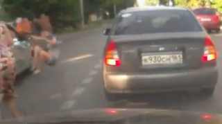 Polis maşını  piyadanı belə vurdu - ANBAAN VİDEO 