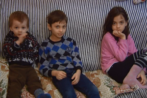 Ata doğma uşaqlarını öz adına keçirə bilmir - VİDEO