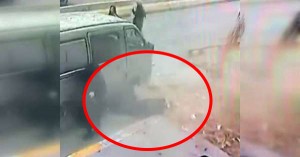 Güclü külək binanın divarını uçurtdu: kərpiclər qadının başına düşdü - VİDEO