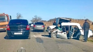 Beyləqanda “Prado”ya çırpılan “VAZ” tanınmaz hala düşdü   - VİDEO