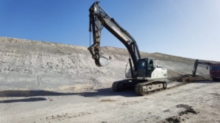 Naxçıvan Avtomobil Yolları Dövlət Agentliyi Ekskovator icarəyə götürdü - 150 min manata 