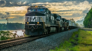 Hindistandan Rusiyaya yola salınacaq ilk müntəzəm yük qatarı Azərbaycandan keçəcək