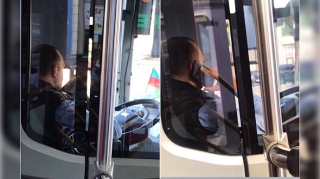 “Bakubus”da “yüksək performans”:  Sürücü yolboyu mesajlaşaraq avtobus sürdü  - VİDEO