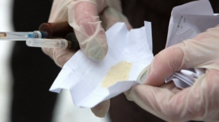 Biləsuvarda avtomobildən 1 kq-dan çox heroin aşkarlandı