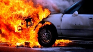 Bakıda “Toyota” markalı minik avtomobili yandı 