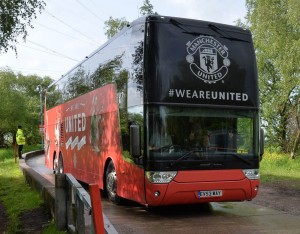 "Mançester Yunayted"in avtobusu tıxaca düşdü: oyuna gecikdi