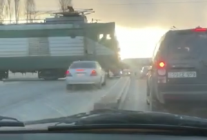 Qatar yoluna "protiv" girən sürücü - VİDEO