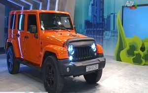 Çingiz AzTV-nin canlı efirinə “Jeep”lə girdi - VİDEO