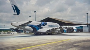 Sərnişin təyyarəsinin mühərriki uçuş zamanı dayanıb