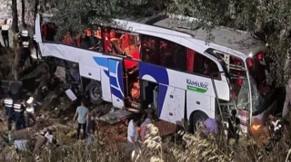 Avtobus dərəyə aşdı - 37 nəfər öldü 