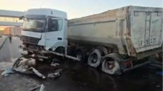 На шоссе Баку - Сумгайыт произошла авария: на дороге разлился мазут - ВИДЕО