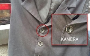 Qəbul imtahanında şok - Abituriyent düyməsinə kamera qoydu - FOTOLAR