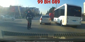Bakıda yol polisinin üstünə maşın sürən sürücü qadın imiş  - VİDEO