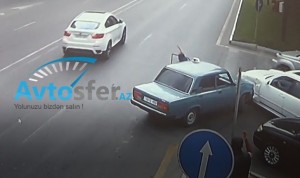 "BMW" qəfil dayandı, "07" "Mercedes"i vurdu - Bakıda məzəli qəza