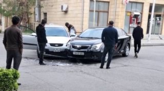 Mingəçevirdə iki maşın toqquşdu - FOTO