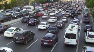 На каких улицах Баку 19 августа наблюдаются транспортные заторы? - ФОТО