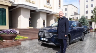 “Togg”dan istifadə edən nazir: “Kifayət qədər rahat və təhlükəsizdir” 