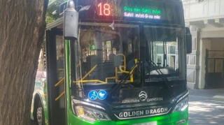 Bakıda 18 nömrəli avtobuslar yolda qaldı - SƏBƏB 