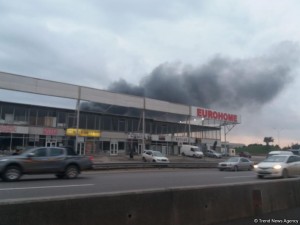 Bakıda ticarət mərkəzi yanır - VİDEO