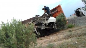 Sumqayıtda iki avtomobil toqquşdu: yük ətrafa dağılıb - VİDEO