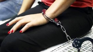 Hicab bağlayıb marketi talayan qaraçı qadınlar SAXLANILDI - FOTO 