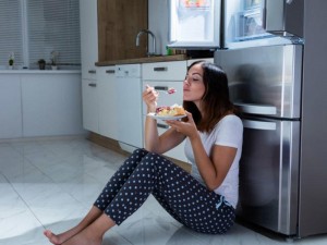 Gecələr yemək yeyənlər həkim XƏBƏRDARLIĞI