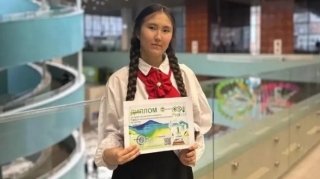 Məktəbli qız yeni növ asfalt icad etdi - FOTO